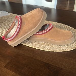 NWT Kids Platform Tazz Uggs